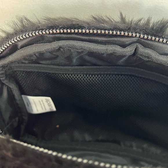 Apana Studio to Street BIGGER Cozy Faux Fur Adjustable Belt Bag NWT MSRP $50 - Picture 5 of 7